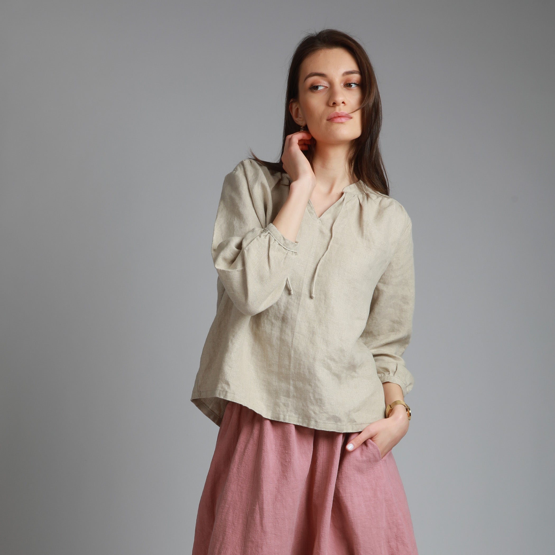 ANTIQUE Modern Women's Linen Poet Shirt with Gathered Sleeves