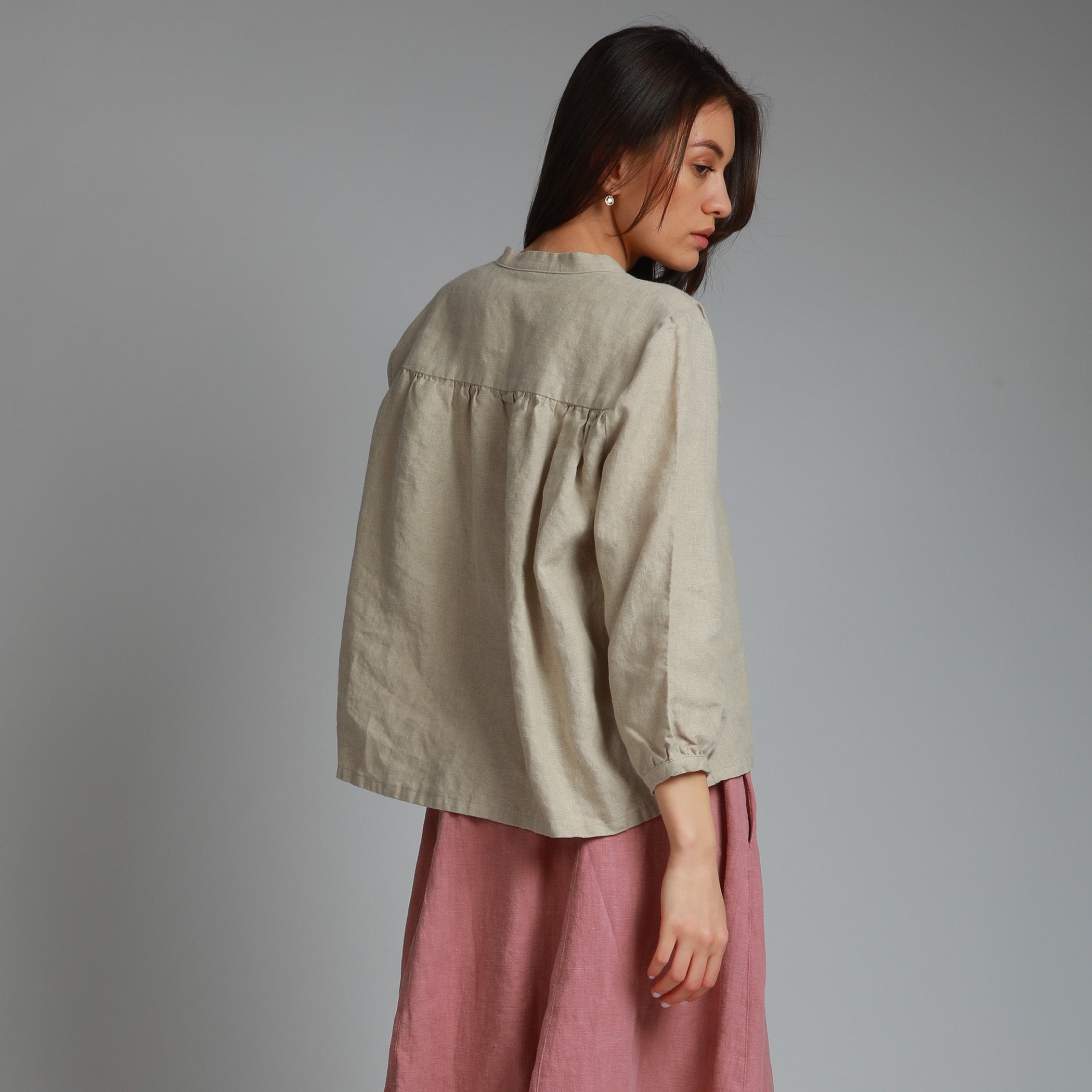 ANTIQUE Modern Women's Linen Poet Shirt with Gathered Sleeves