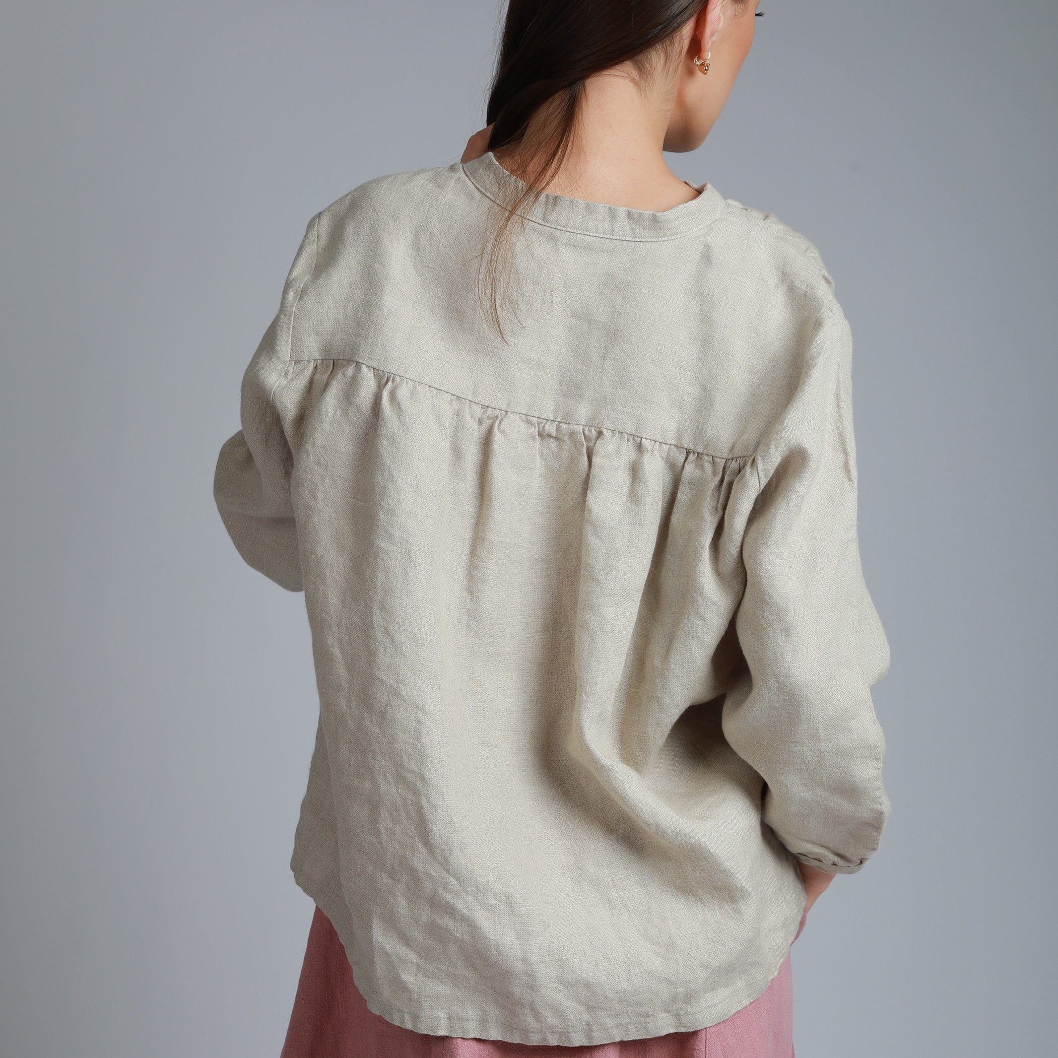 ANTIQUE Modern Women's Linen Poet Shirt with Gathered Sleeves