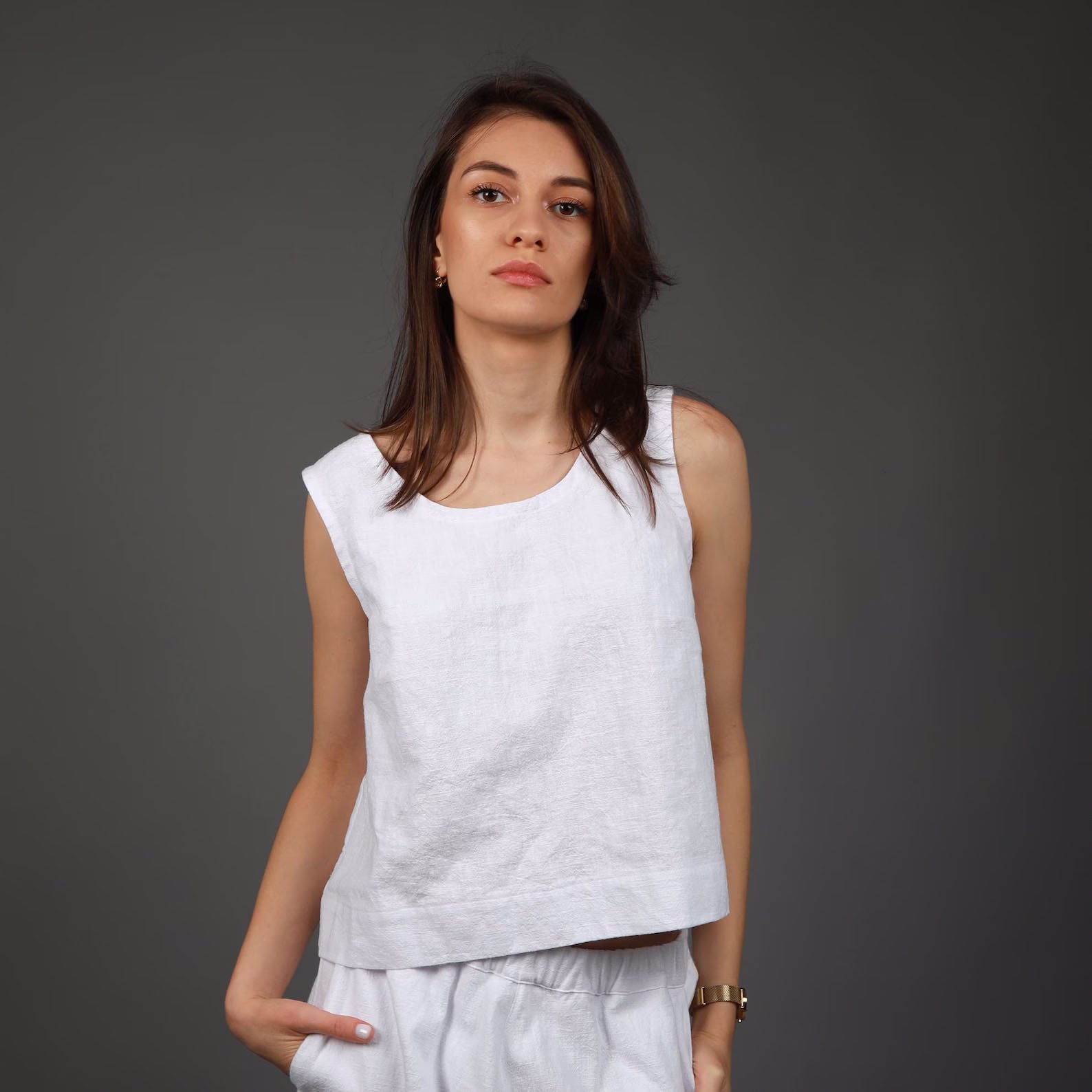 MONA Sleeveless Cropped Wide Linen Tank Top