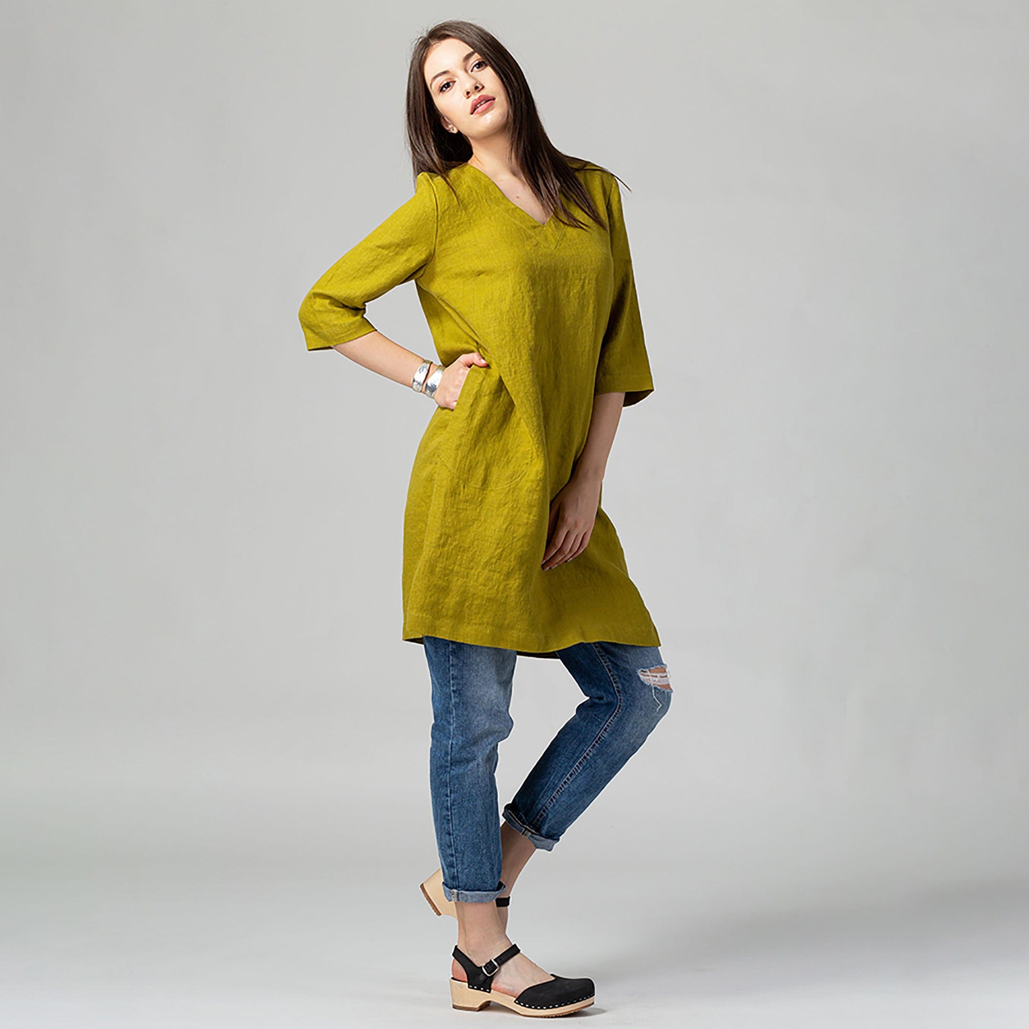 V-Neck Mini Linen Dress Moss Green | KNOTIUM V-Neck Mini Linen Dress Moss Green | KNOTIUM