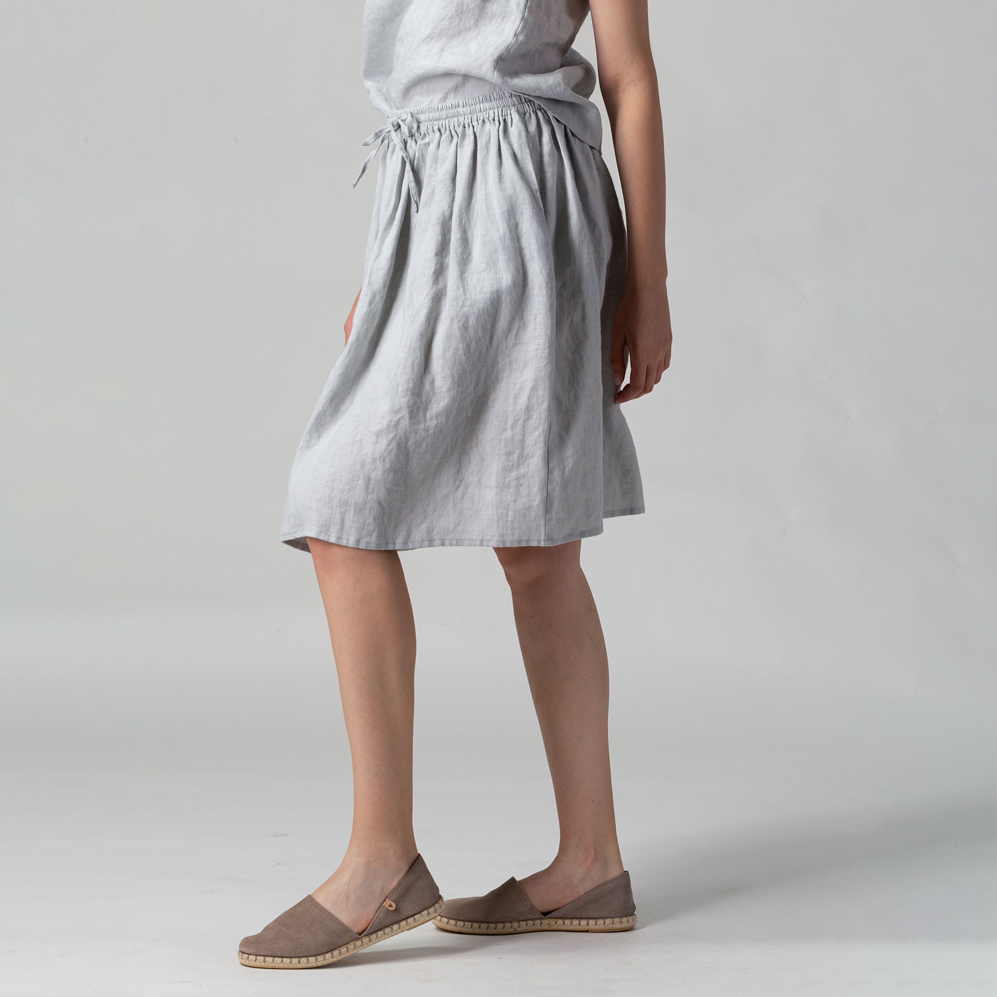 Gathered Linen Skirt Light Gray | KNOTIUM